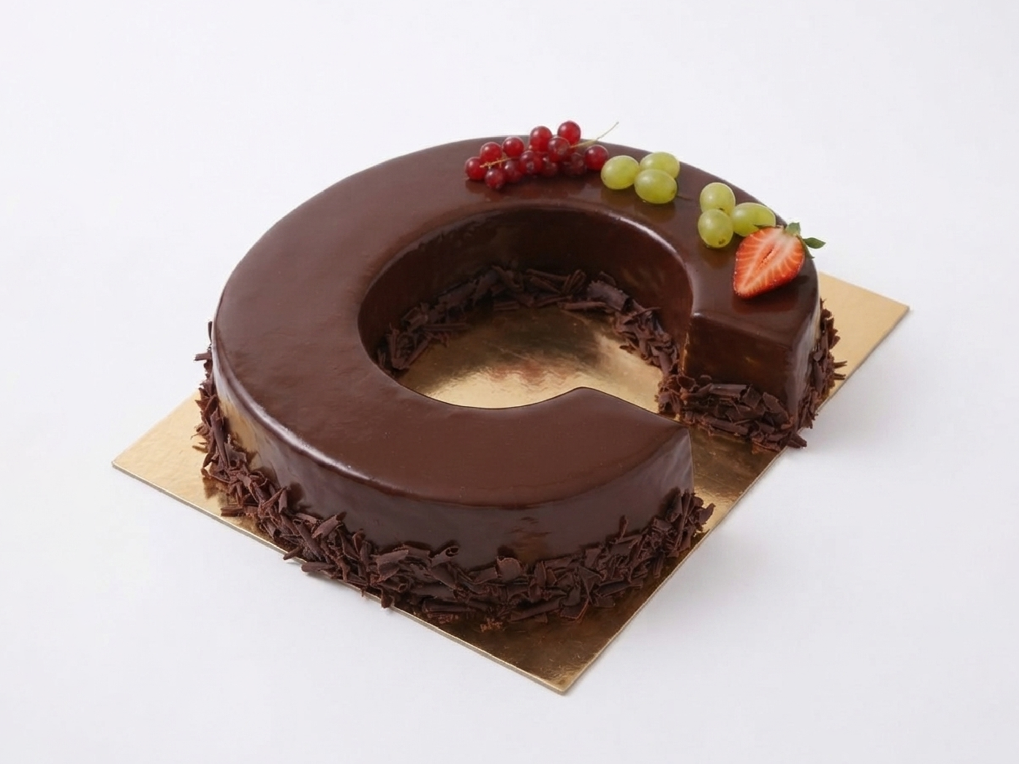 Lettertaart met biscuit en chocolade, afgewerkt met chocoladeglazuur